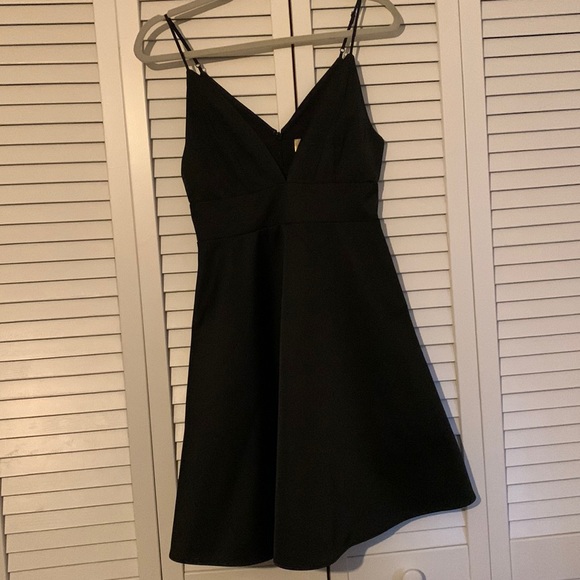 H&M Low Cut Minidress - Picture 1 of 5